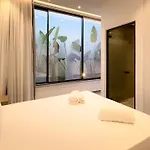 Luxury Beachfront - Rooftop Jacuzzi, Sunrise 别墅 *