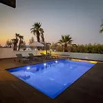 Luxury Beachfront - Rooftop Jacuzzi, Sunrise 帕拉利米尼