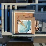 Luxury Beachfront - Rooftop Jacuzzi, Sunrise