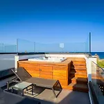 Luxury Beachfront - Rooftop Jacuzzi, Sunrise