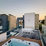 Luxury Beachfront - Rooftop Jacuzzi, Sunrise 别墅 *