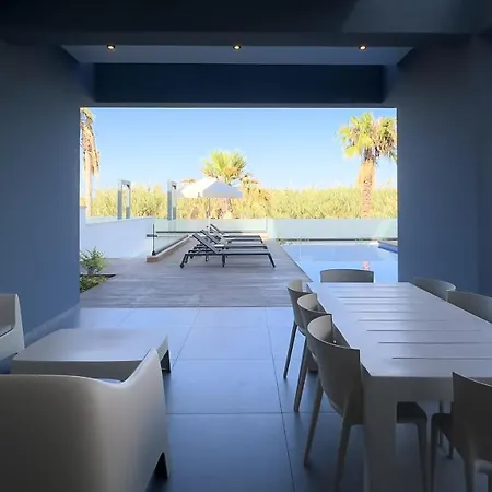 Sunrise Beachfront Villas - Villa 3 *