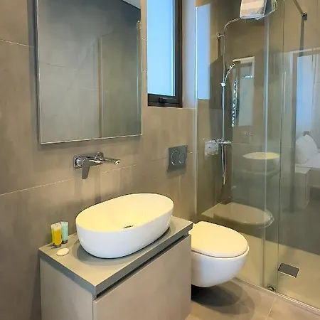 וילה Luxury Beachfront - Rooftop Jacuzzi, Sunrise *