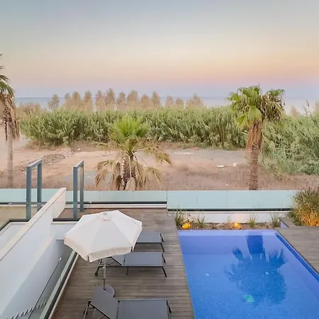 וילה Luxury Beachfront - Rooftop Jacuzzi, Sunrise