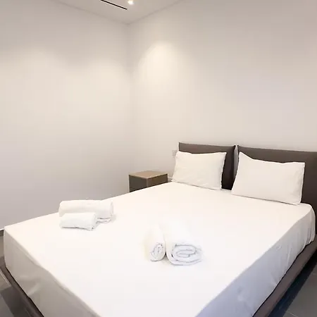 Luxury Beachfront - Rooftop Jacuzzi, Sunrise פאראלימני