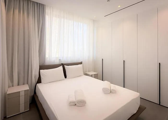 Vila Luxury Beachfront - Rooftop Jacuzzi, Sunrise