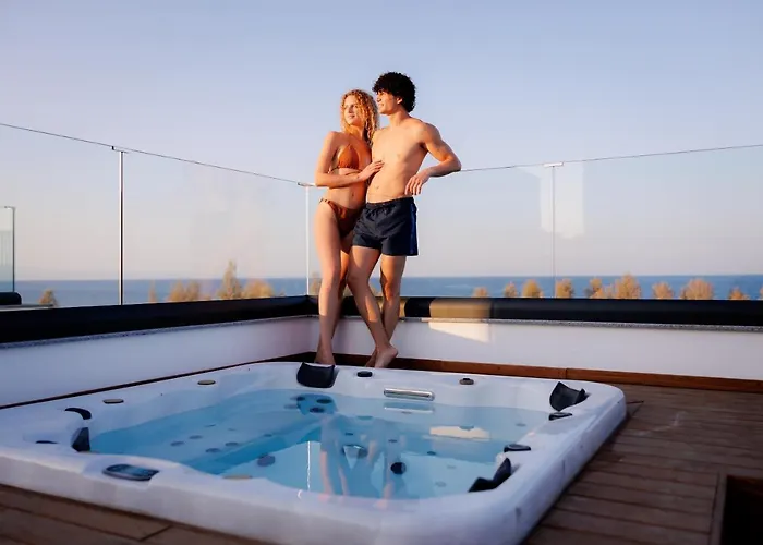 Luxury Beachfront - Rooftop Jacuzzi, Sunrise Vila *