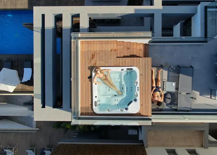 Luxury Beachfront - Rooftop Jacuzzi, Sunrise