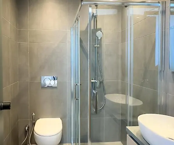 Vila Luxury Beachfront - Rooftop Jacuzzi, Sunrise