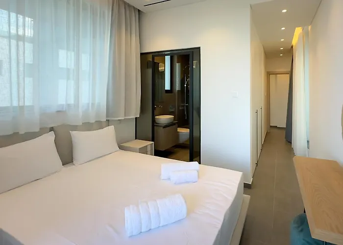 Luxury Beachfront - Rooftop Jacuzzi, Sunrise