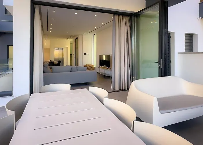 Vila Luxury Beachfront - Rooftop Jacuzzi, Sunrise *