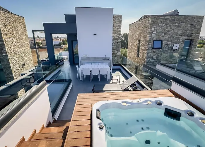 Luxury Beachfront - Rooftop Jacuzzi, Sunrise Vila
