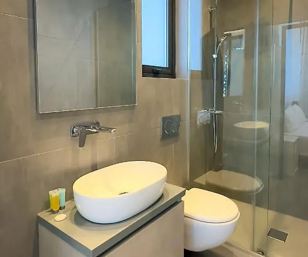 Vila Luxury Beachfront - Rooftop Jacuzzi, Sunrise *