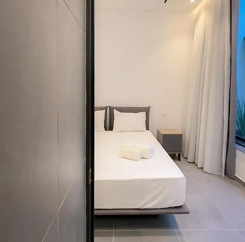 Luxury Beachfront - Rooftop Jacuzzi, Sunrise * Paralimni