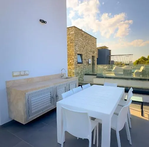 Vila Luxury Beachfront - Rooftop Jacuzzi, Sunrise *