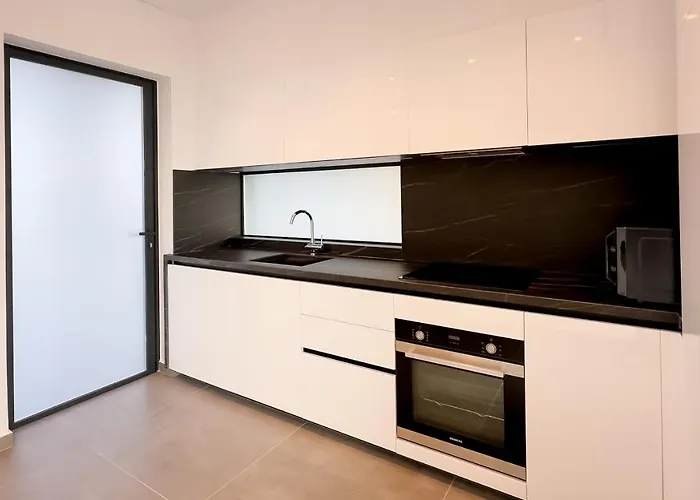 Luxury Beachfront - Rooftop Jacuzzi, Sunrise