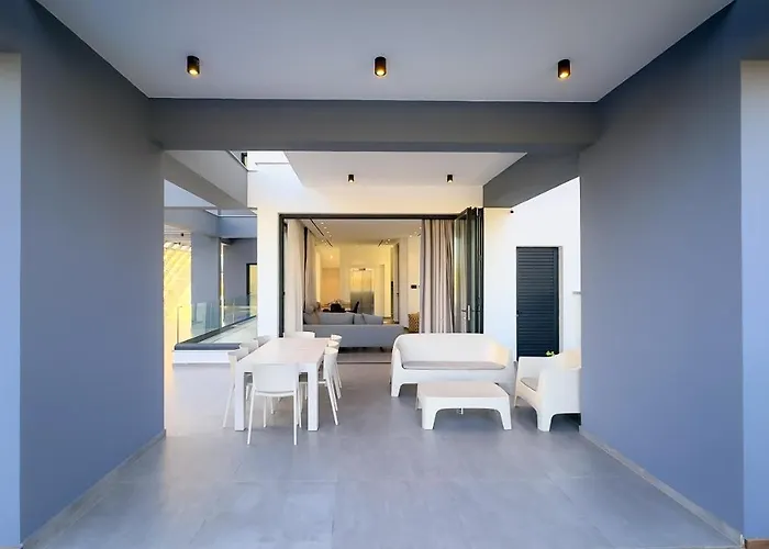 Luxury Beachfront - Rooftop Jacuzzi, Sunrise Vila *