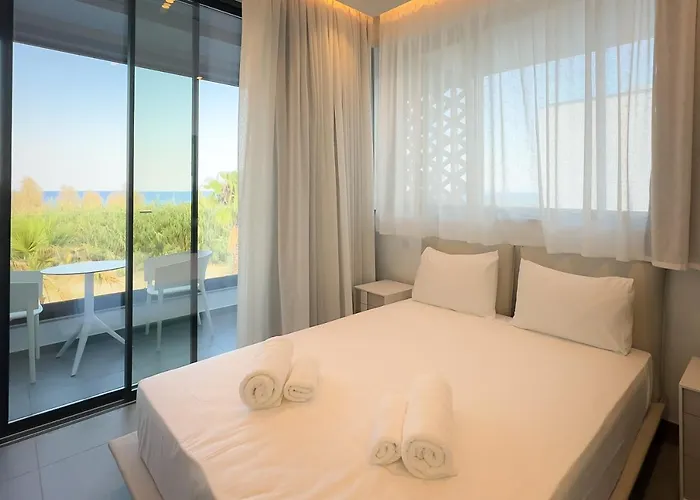 Vila Luxury Beachfront - Rooftop Jacuzzi, Sunrise