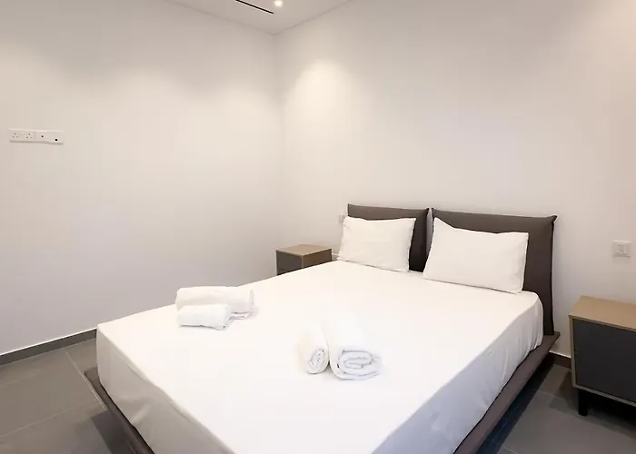 Luxury Beachfront - Rooftop Jacuzzi, Sunrise Paralimni