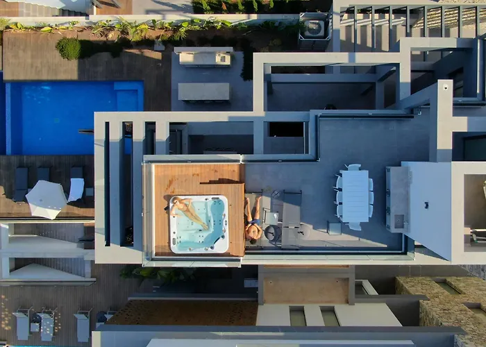 Luxury Beachfront - Rooftop Jacuzzi, Sunrise