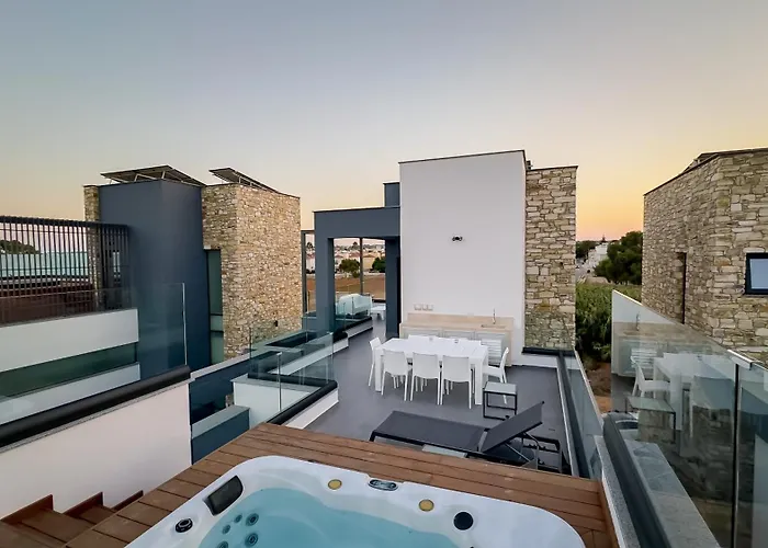 Luxury Beachfront - Rooftop Jacuzzi, Sunrise Vila *