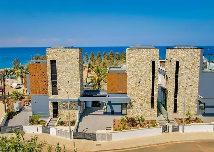 Vila Luxury Beachfront - Rooftop Jacuzzi, Sunrise